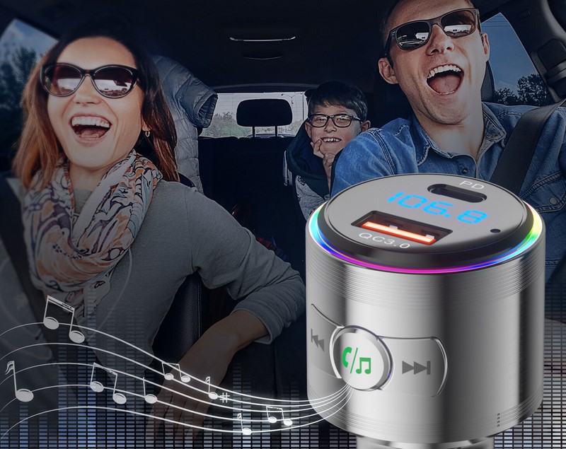 FM odašiljač za auto za glazbu tijekom vožnje